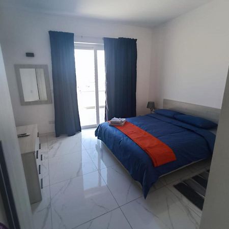 Blu-M Central Qormi Esterno foto