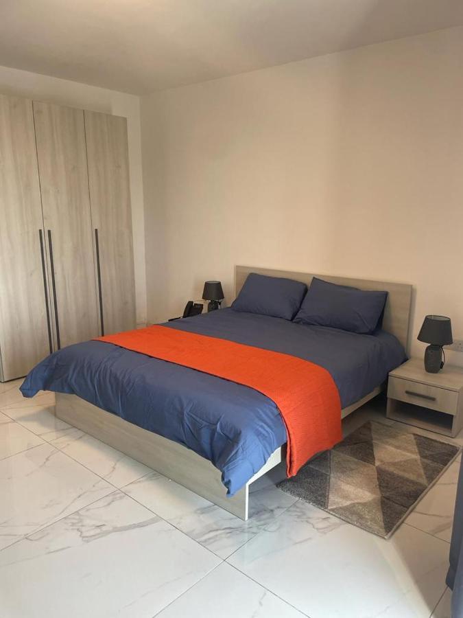 Blu-M Central Qormi Esterno foto