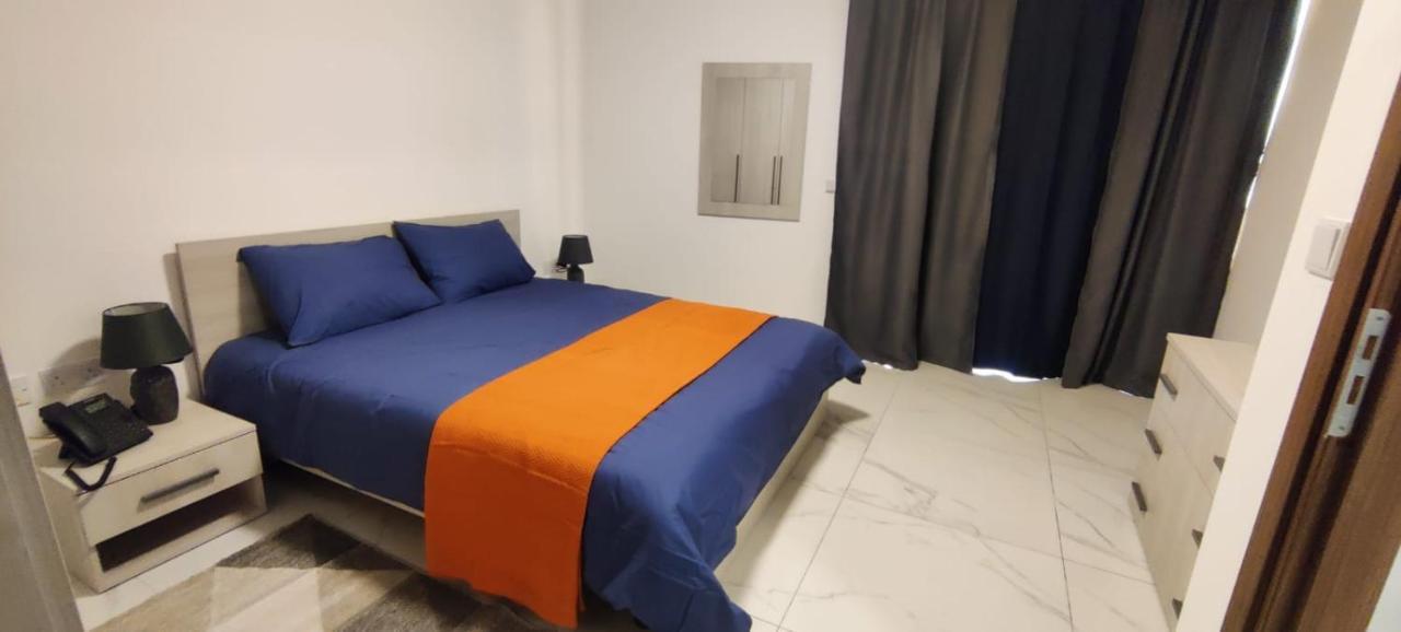 Blu-M Central Qormi Esterno foto