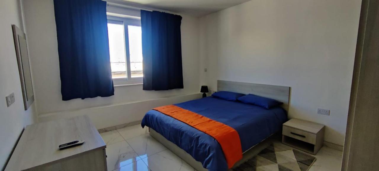 Blu-M Central Qormi Esterno foto
