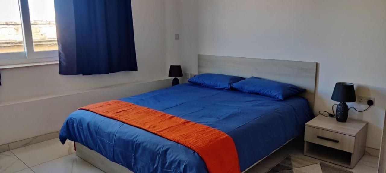 Blu-M Central Qormi Esterno foto