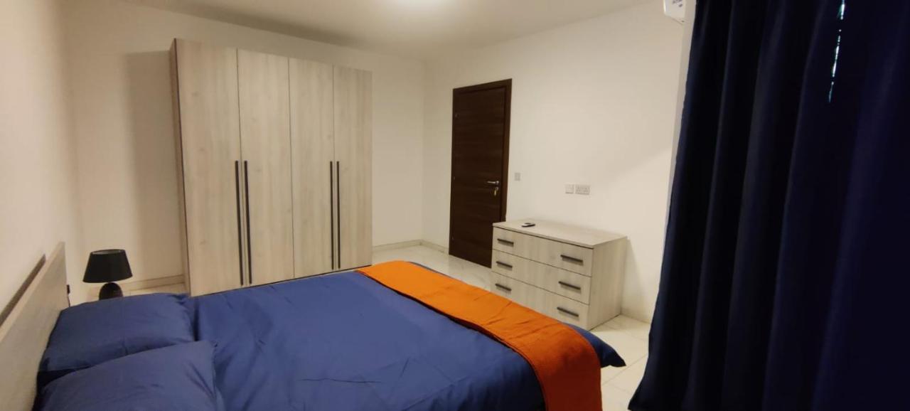 Blu-M Central Qormi Esterno foto
