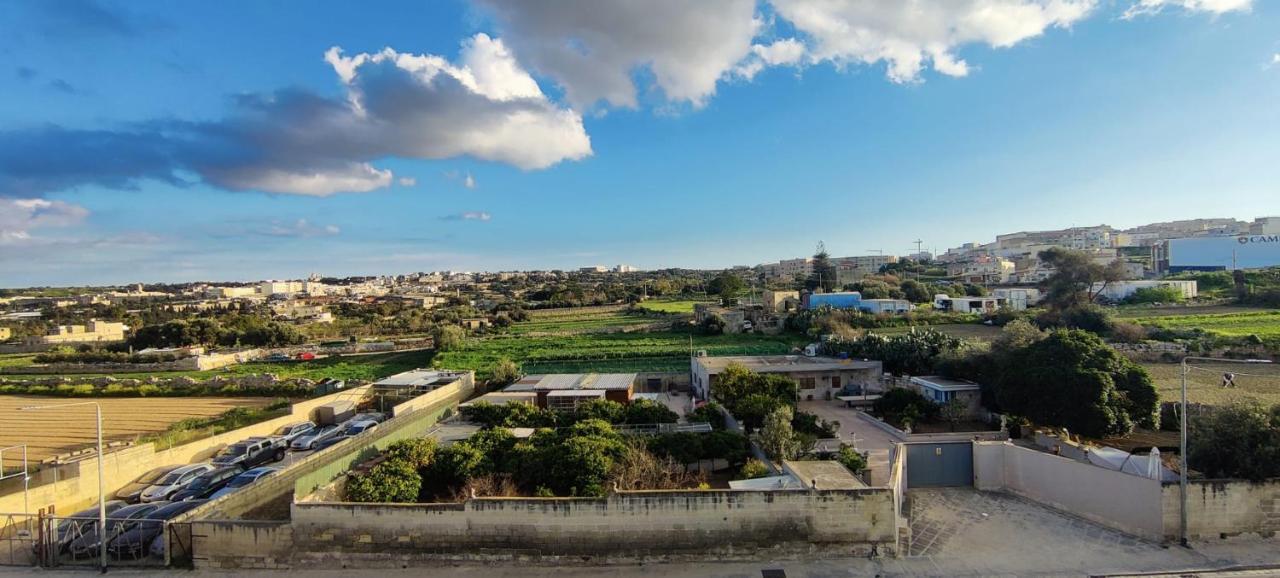 Blu-M Central Qormi Esterno foto