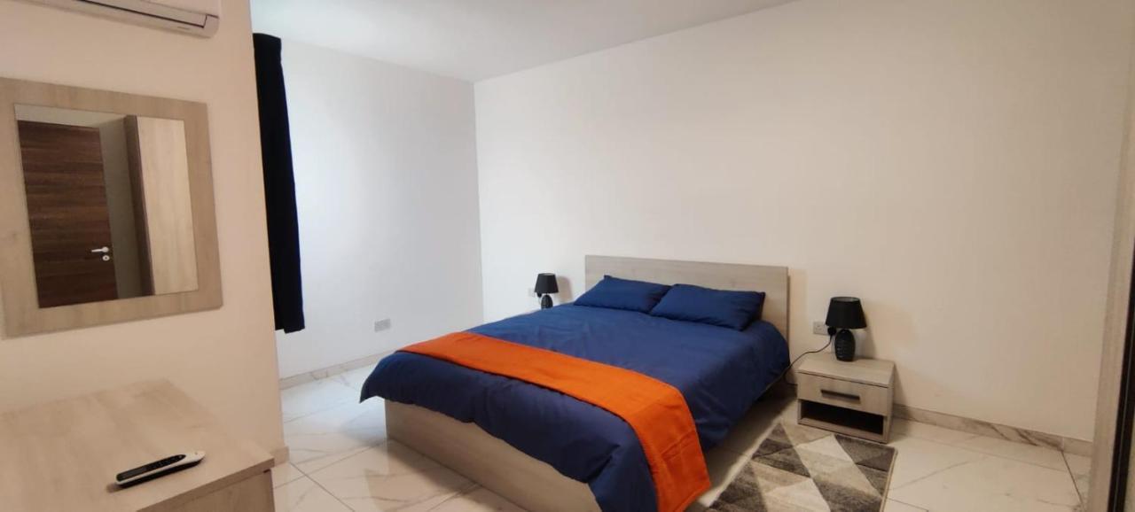 Blu-M Central Qormi Esterno foto