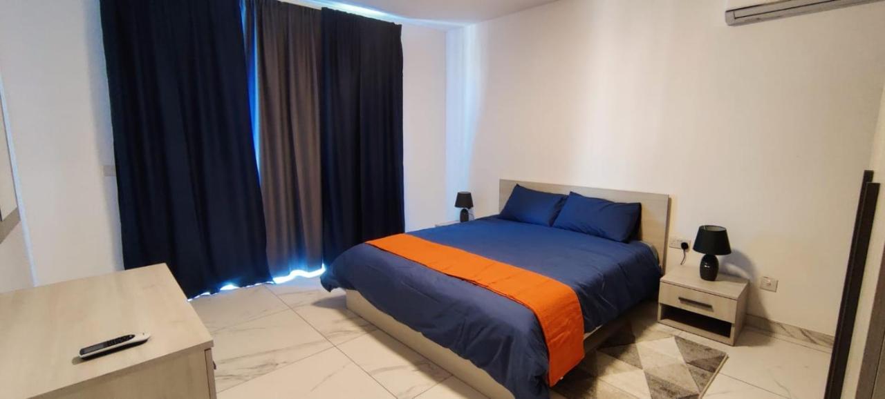 Blu-M Central Qormi Esterno foto