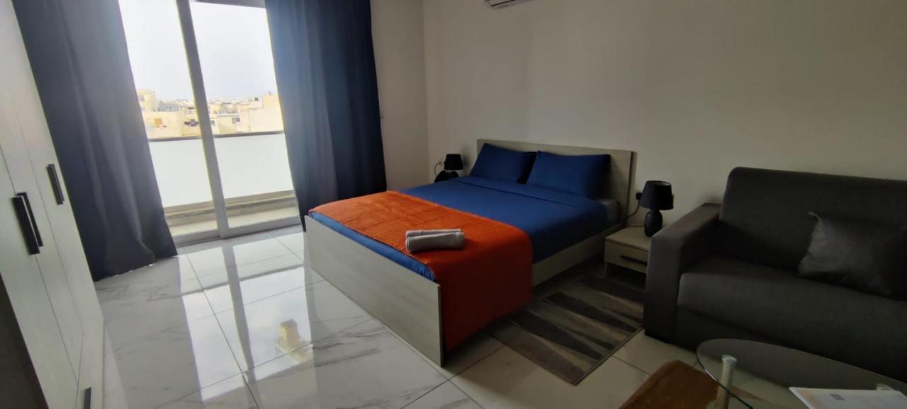 Blu-M Central Qormi Esterno foto