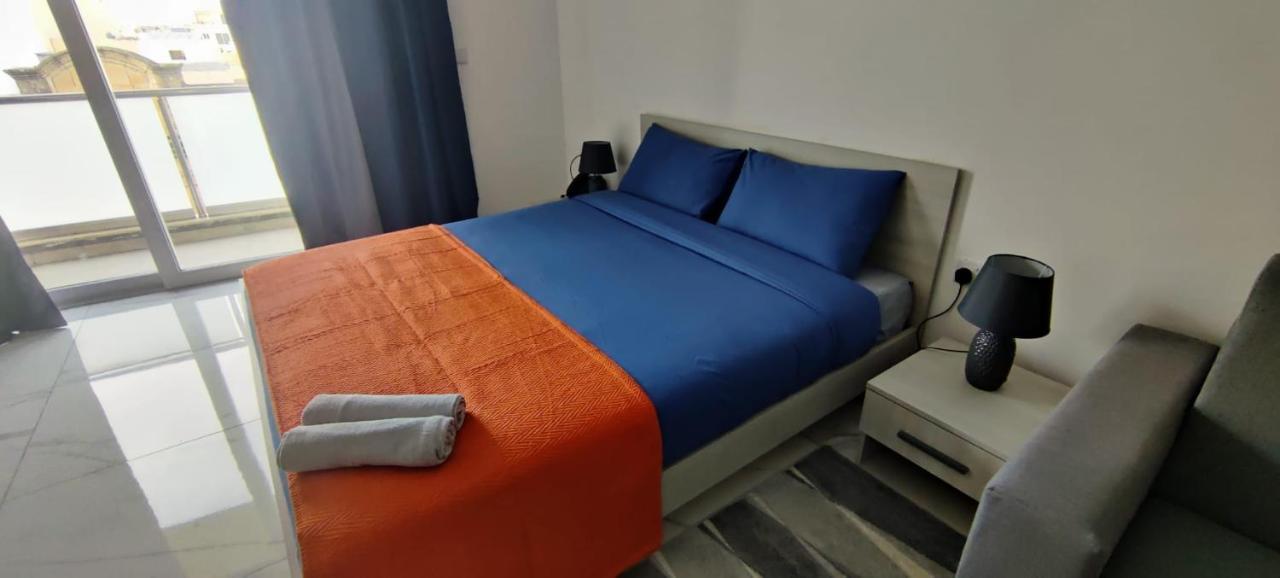 Blu-M Central Qormi Esterno foto