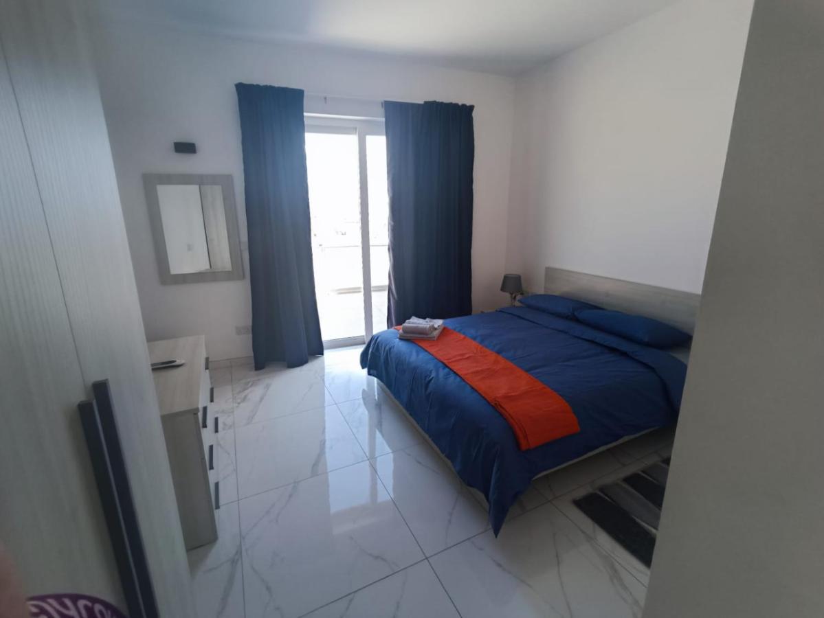 Blu-M Central Qormi Esterno foto